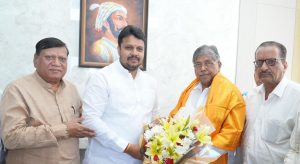 Amol Balwadkar does patch up with Chandrakant Patil