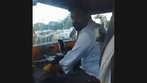 _Auto-Rickshaw Driver’s Aggression Escalates Pune Road Rage Incident