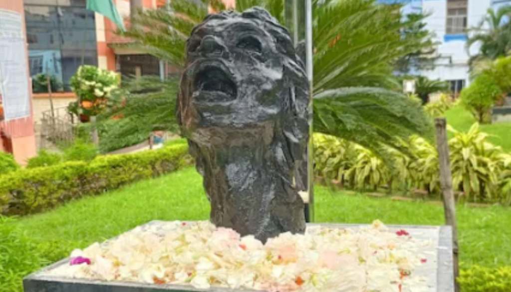 _Statue of Rape Victim at Kolkata Medical College