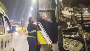 Fourteen Injured in Tempo-Bus Collision on Mumbai-Pune Expressway