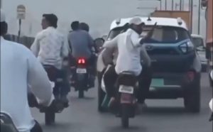 Man flashes pistol on highway in Pune