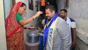 Manish Anand campaigns in Gokhale nagar