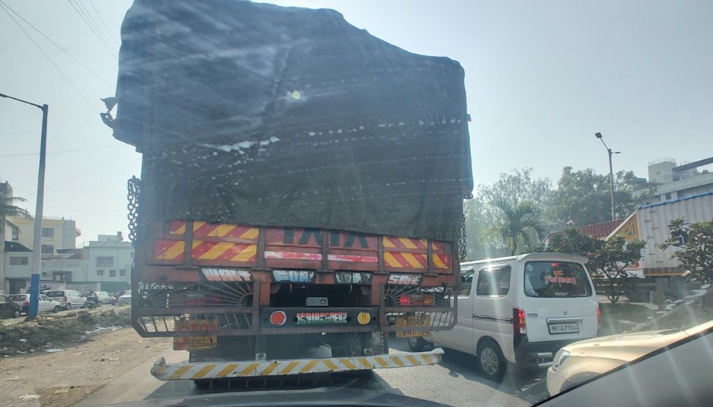 Mumbai-Bengaluru Highway Near Pune Faces Heavy Traffic on Maharashtra Polling Day