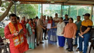 Undri Residents Meet Candidates for Purandar Constituency