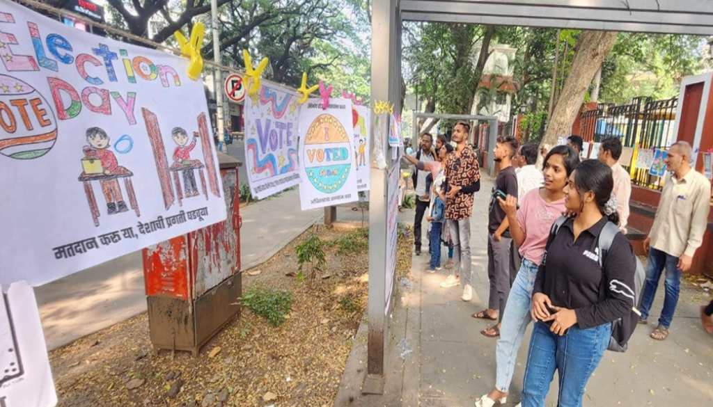 _Unique Art Exhibition Boosts Voter Turnout Ahead of Maharashtra Elections