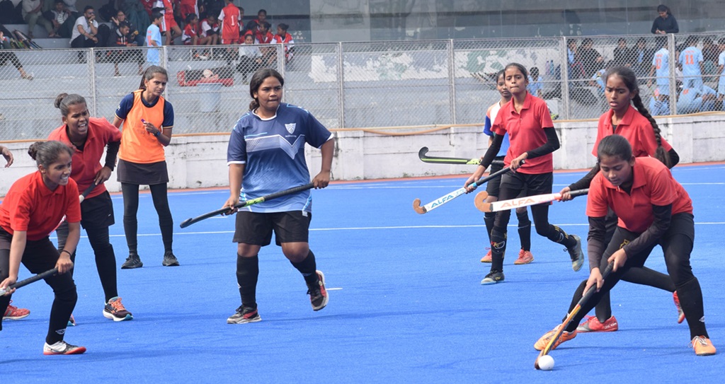 Girls hockey