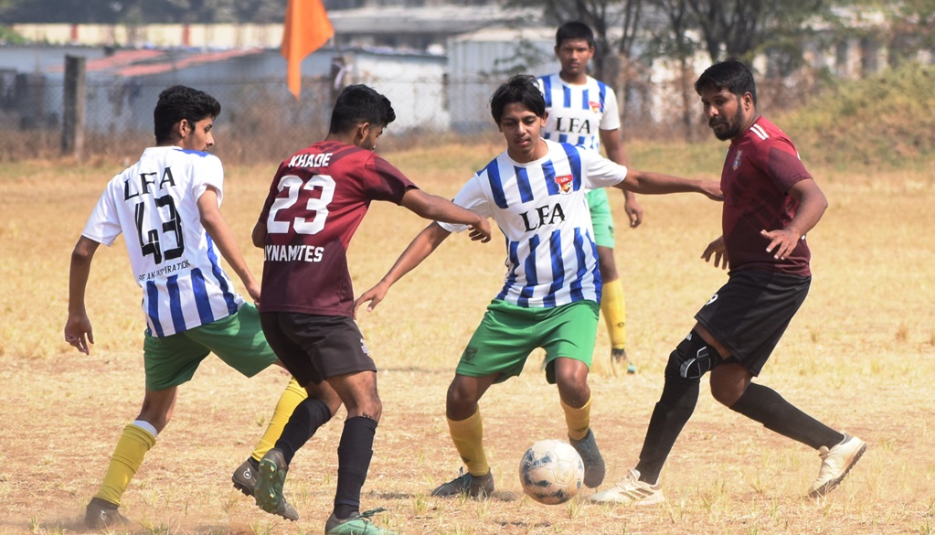 Action photo of match between Dynamites FC(Maroon) and Laukik FC(White).