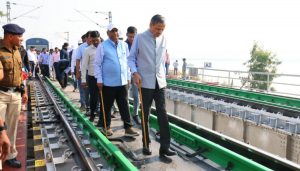 Central Railway GM Inspects Daund-Solapur