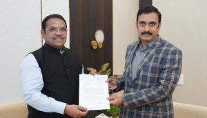 MP Shrirang Barne and Vinoy Kumar