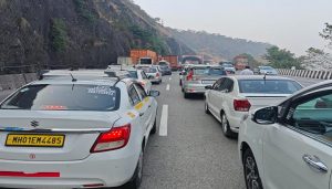 Traffic Jams Hit Lonavala and Khandala as Tourists Flock for New Year Celebrations