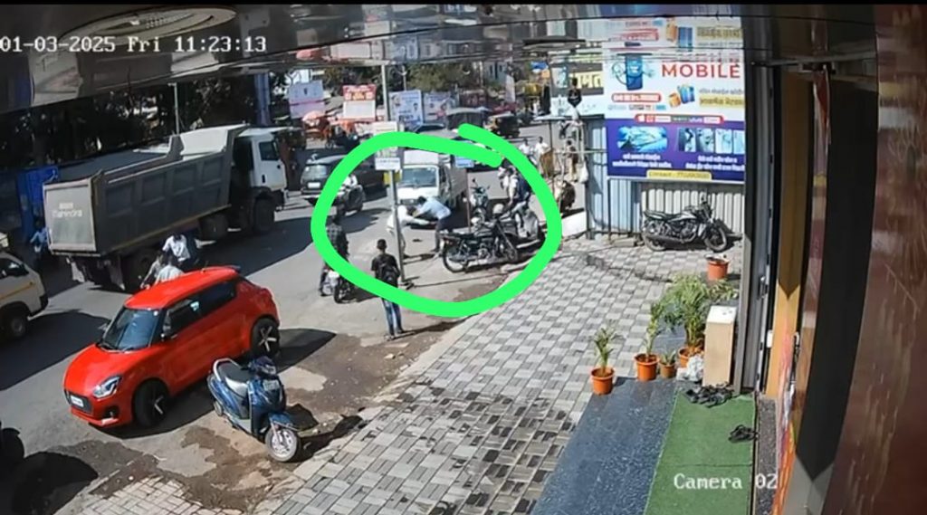 Man Assaults Traffic Officer in Alandi