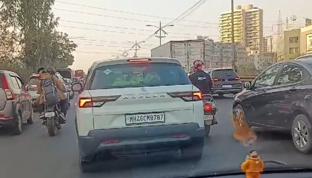 Massive Traffic Gridlock on Mumbai-Bengaluru Highway