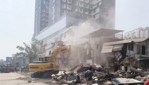 PCMC Cracks Down On Encroachments In Wakad's Dutta Mandir Road Area