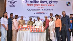Pune Police Return Stolen things