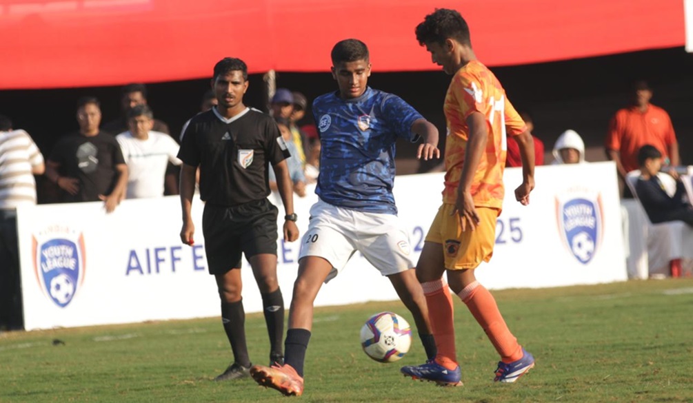 Sports Mania (blue) v Maharashtra Orange F.C (orange jersey)