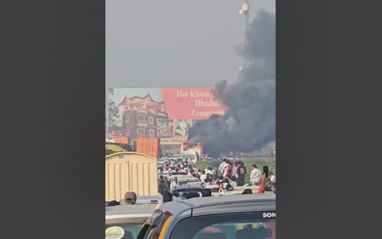 bus fire on mumbai pune expressway