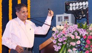 Dr. Harish Shetty speaking at a program organized by the Kaveri Group of Institutes at the G. M. Shetty Memorial Hall in Erandwane on the occasion of the 30th anniversary