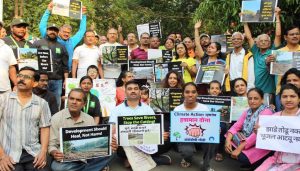 Citizens Form Human Chain 4.0 at Durga Tekdi to Oppose Redevelopment and Riverfront Development Projects