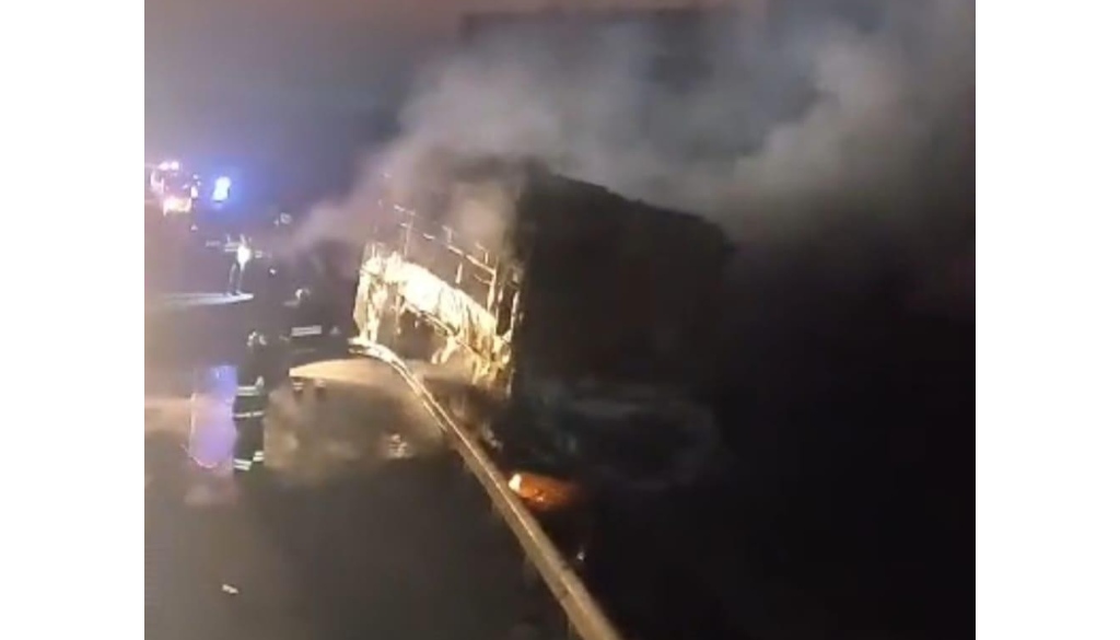 Fire on the Mumbai-Pune Expressway