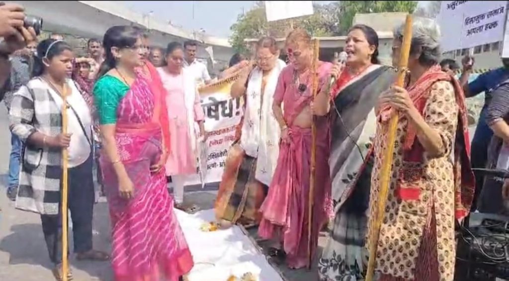 Gulabo Gang and Women’s Organizations Protest At Swargate Bus Depot Over Recent Rape Incident