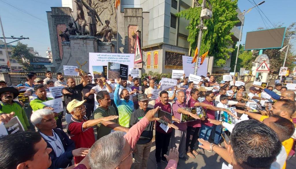PCMC Residents Form Human Chain to Oppose Riverfront Development and Demand River Conservation