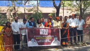 Protests Erupt Outside Dhananjay Munde’s Office In Pune