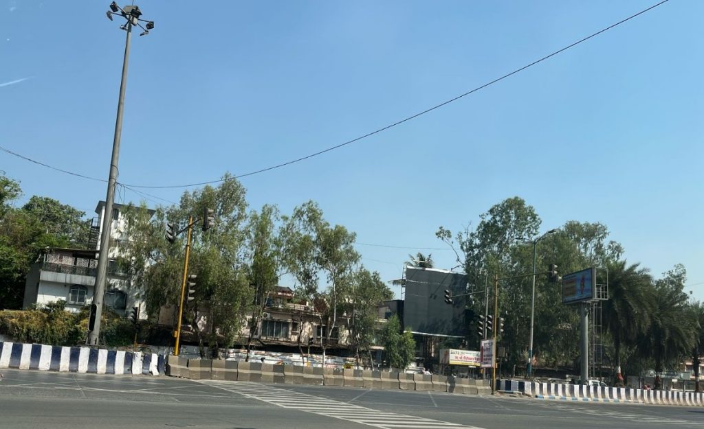 Traffic Diversion Near Shastrinagar Chowk Causes Confusion