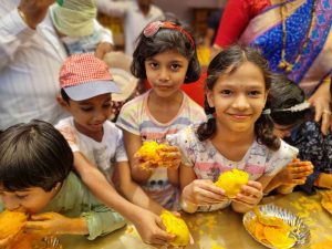 Kids Relish Mangoes at Shivajinagar’s Mango Eating Competition