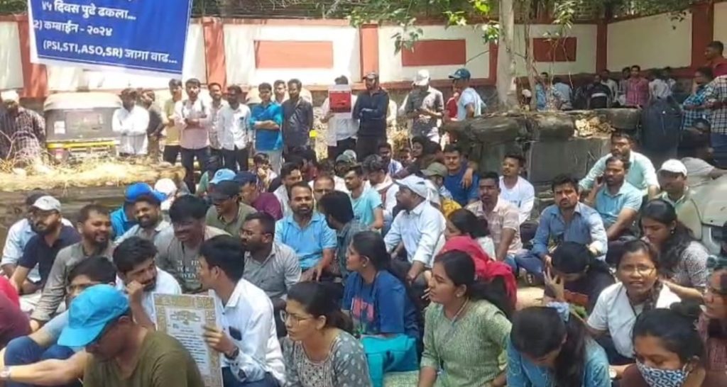 MPSC Aspirants Protest in Pune Over Exam Delay