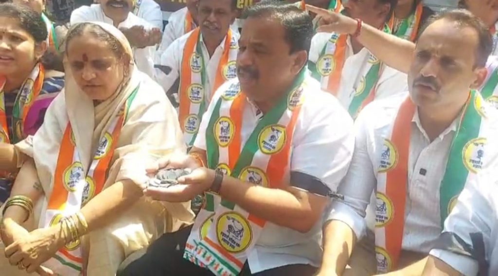 NCP workers Throw Coins Outside Deenanath Mangeshkar Hospital