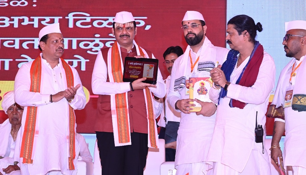 Fadnavis in Alandi