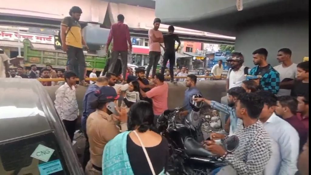 Palestine Pamphlet Campaign Ends in Assault in Karvenagar