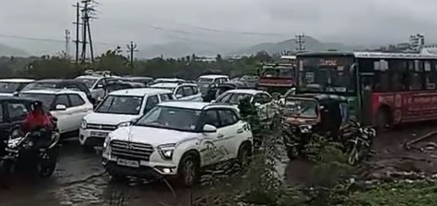 Traffic jam on Pune satara highway