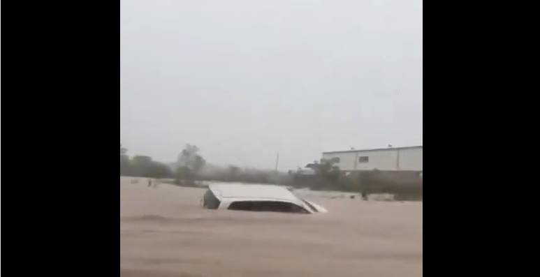 innova swept away on solapur highway flooding