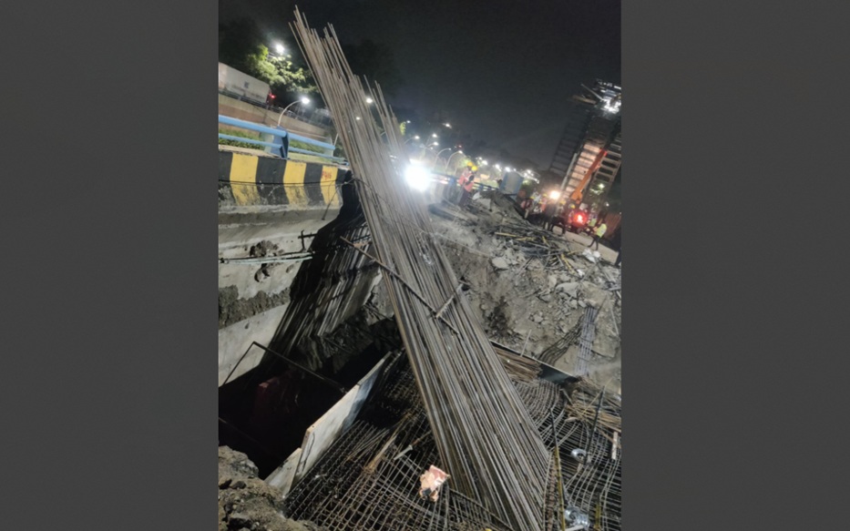 pune metro framework collapses
