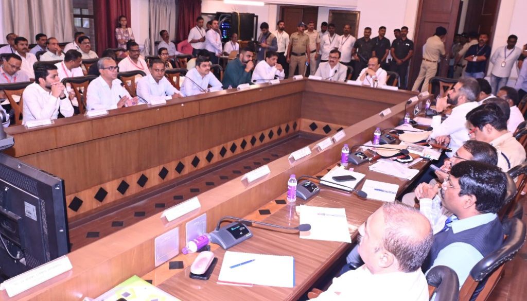 Ajit Pawar Reviews Covid-19 Preparedness in Pune Division