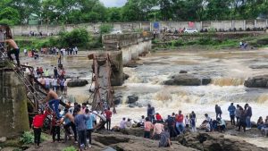 Kund Mala bridge collapse Pune