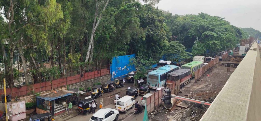 Mumbai-Pune Highway Service Road Deteriorates Beyond Repair