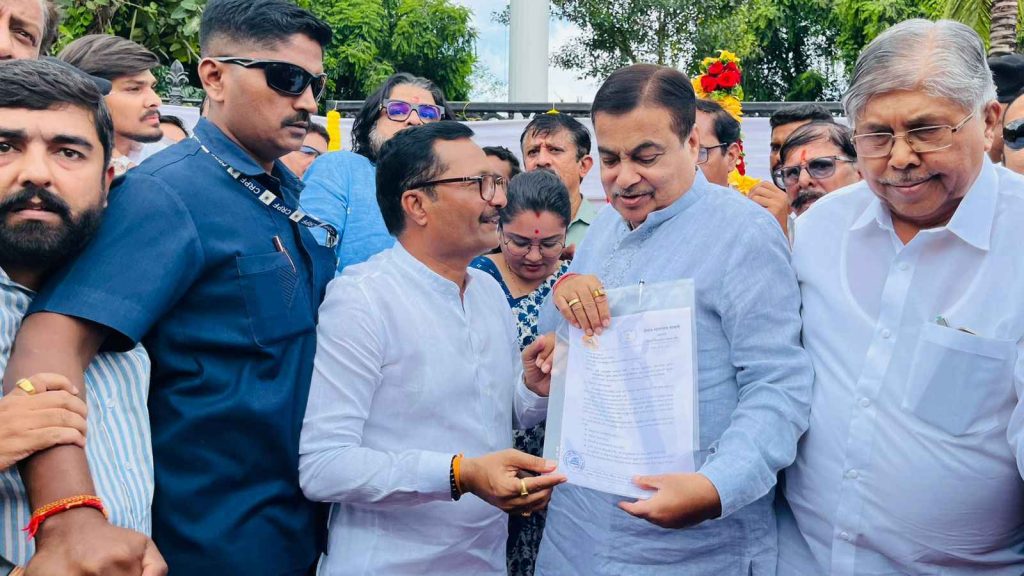 Pune Traffic Forces Minister Nitin Gadkari’s Convoy to Reroute During Site Inspection