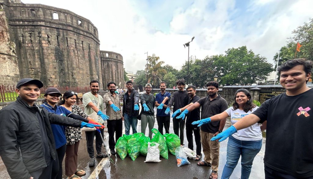 Pune Volunteers Collect Plastic Waste Near Shaniwar Wada