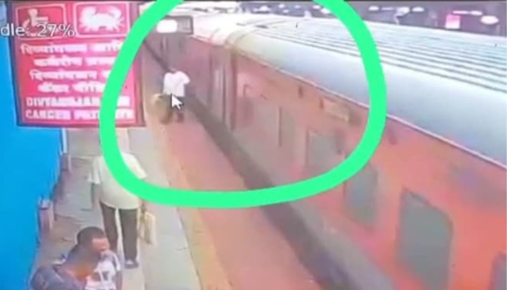 Theft on Indore–Daund Express