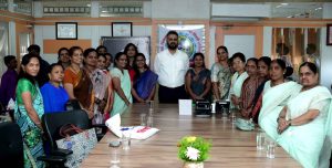 Thergaon and Bhosari stitching unit centre beneficiaries share experiences with Commissioner