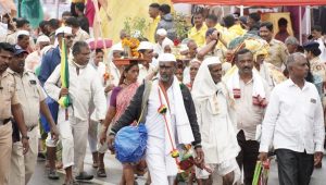 Warkari in Pune