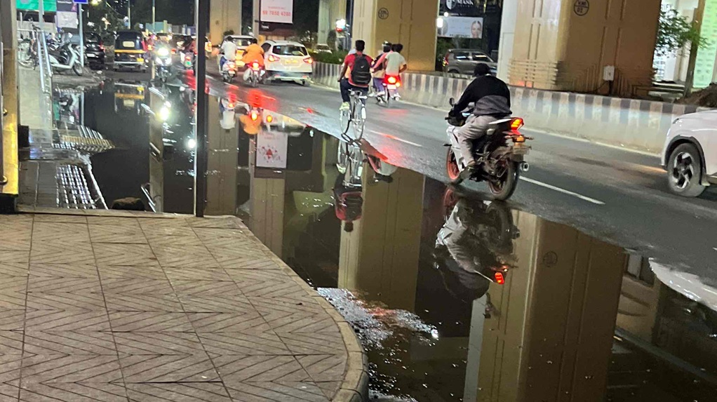 waterlogging at Kalyani Nagar metro station