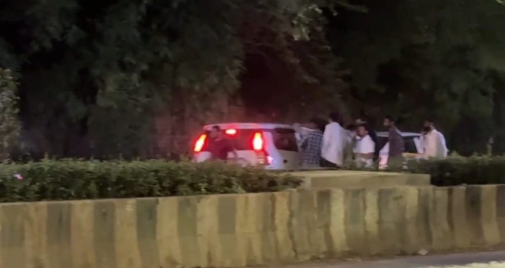 Cab Drivers Stopped in Kalyani Nagar for Skipping Strike