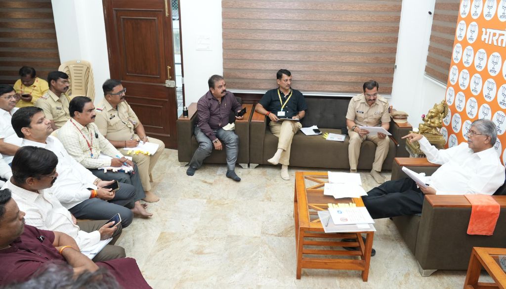 Chandrakant Patil Calls for Action-Oriented Plan to Make Kothrud Traffic-Free