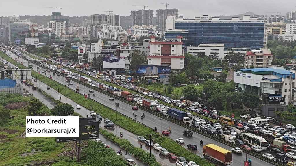 Massive Traffic Gridlock Paralyzes Baner-Balewadi Area in Pune