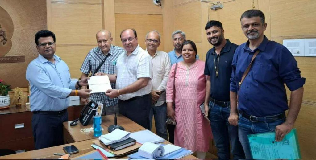 Mohammadwadi Residents Meet PMC Chief Over Long-Pending Civic Issues