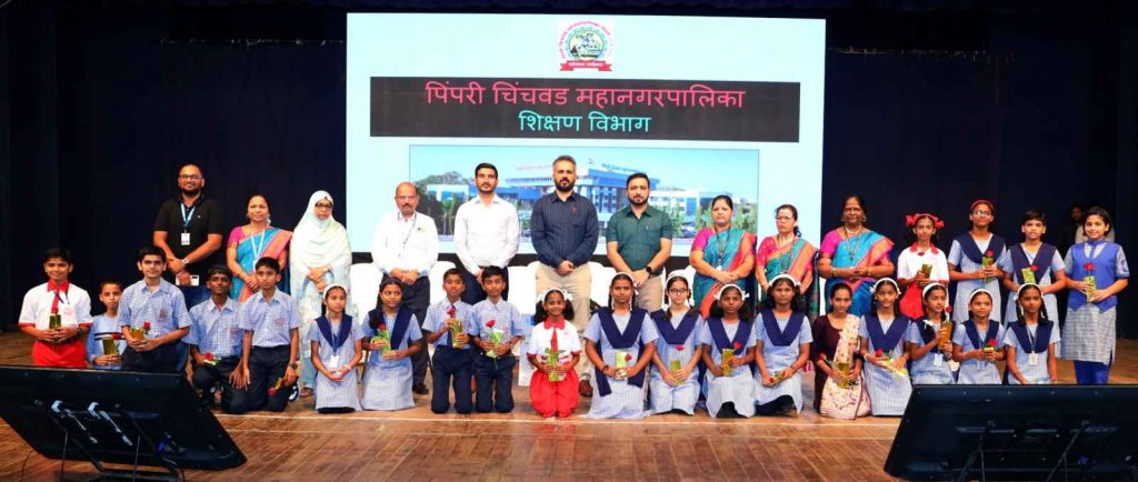 PCMC Commissioner Urges Focus on Competitive Exams, Felicitates High Achievers
