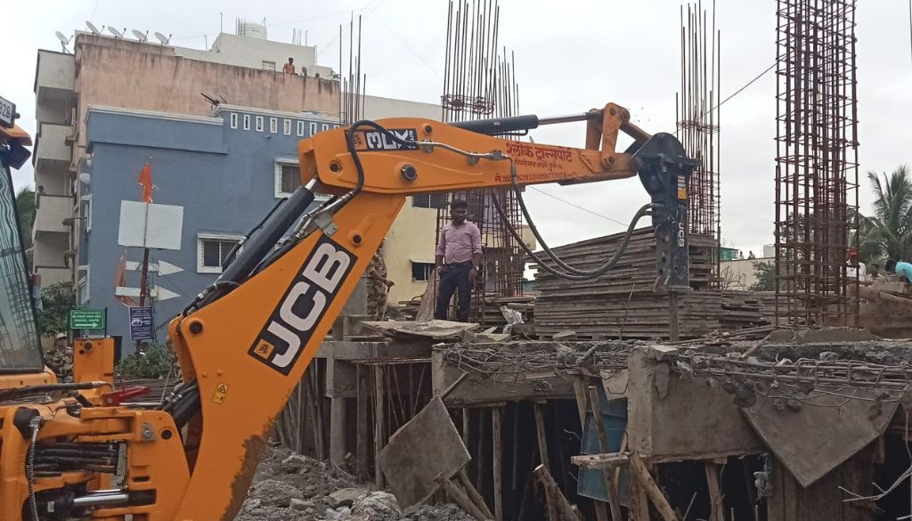 PCMC Demolishes Over 13,000 Sq Ft of Illegal Constructions in Thergaon and Rahatani